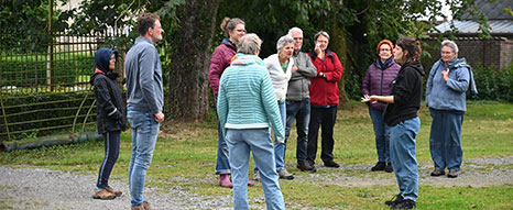 Docent creatieve theaterworkshop bij Bleu et Vert in Le Phaux, Auvergne, Frankrijk
