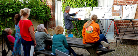 Docent creatieve tekencursus, schildercursus bij Bleu et Vert in de Ardennen, Frankrijk